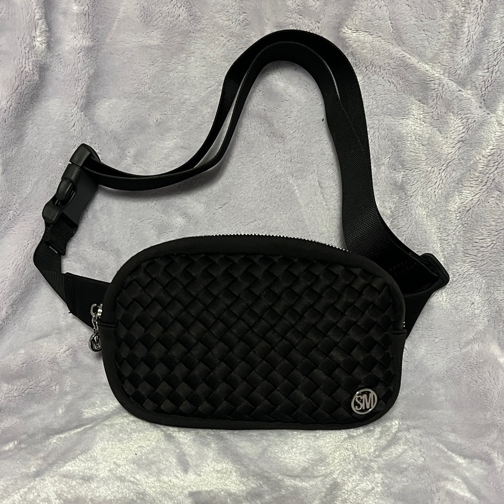 NWOT Steve Madden Woven Black Belt Bag